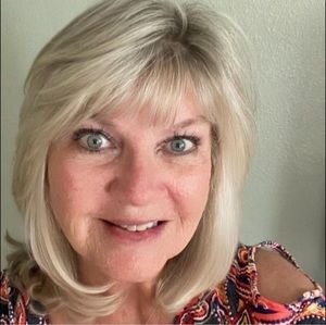 Meet your Posher, Deborah